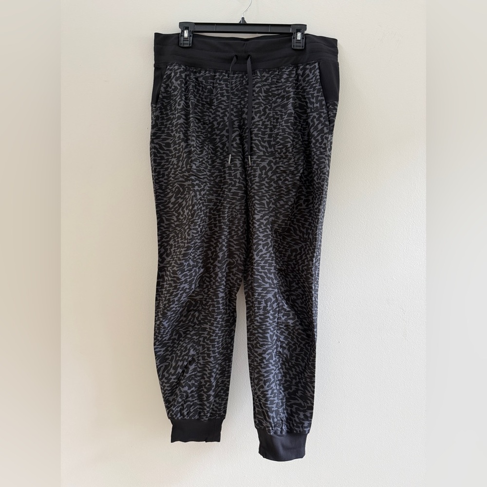 NWOT LULULEMON Lululemon Dance Studio Mid-Rise Jogger Leopard Warp Black Multi - Picture 3 of 7
